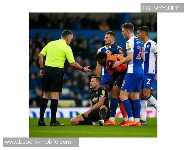 英超焦点战：多特蒙德与利物浦互交白卷乌龙球引发争议判罚引热议