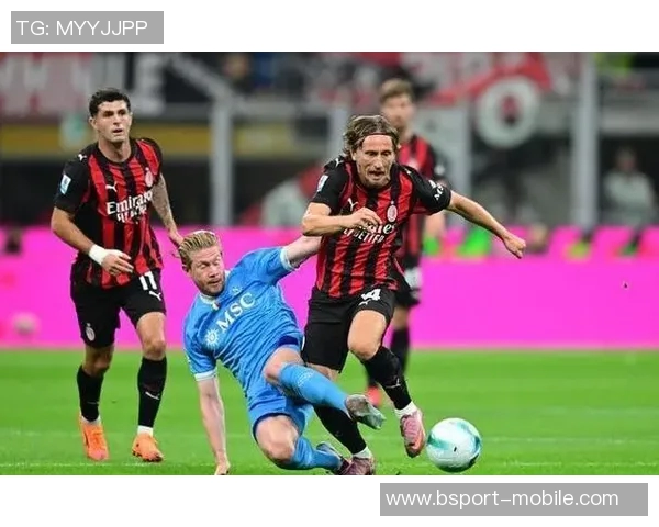 德甲激战：那不勒斯险胜AC米兰神扑引发争议判罚全场沸腾