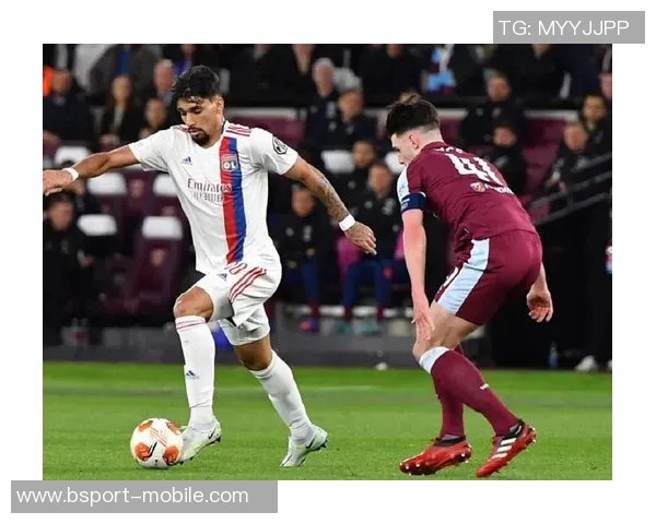 英超赛场惊现冷门巴黎圣日耳曼逆转里昂引发全场热议